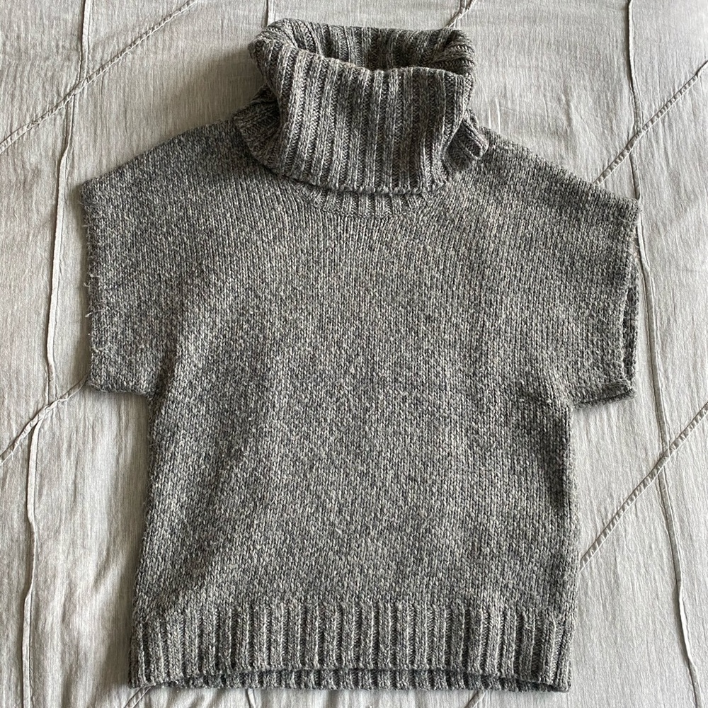 Anne Klein Wool turtleneck vest/short sleeve M